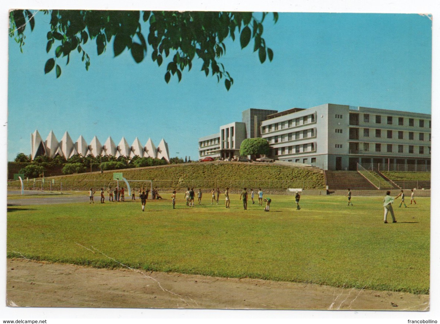 EL SALVADOR - COLLEGE EXTERNADO DE SAN JOSE' SOCCER/FOOTBALL FIELD AND BASKET / RED METER / EMA - 1982 - El Salvador