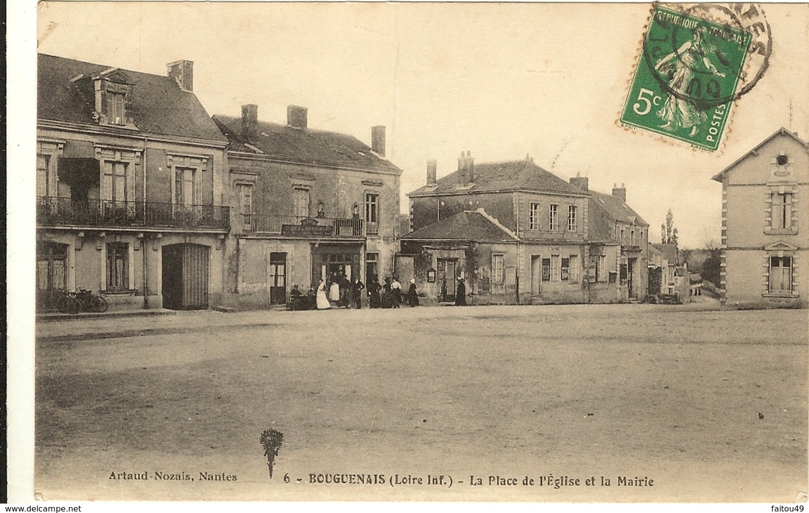 BOUGUENAIS - La Place De L' Eglise Et La Mairie 97 - Bouguenais