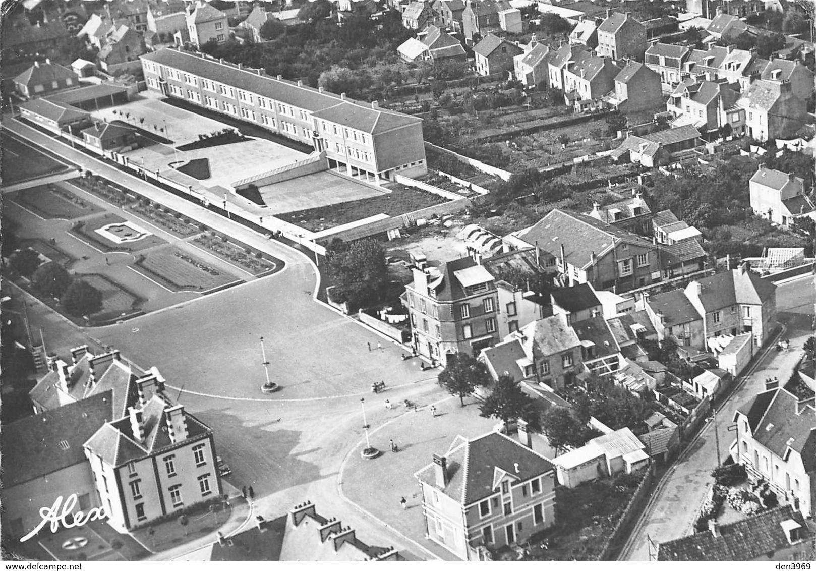 Equeurdreville - La Place Hippolyte Mars Et Le Cours Complémentaire De Filles - Equeurdreville