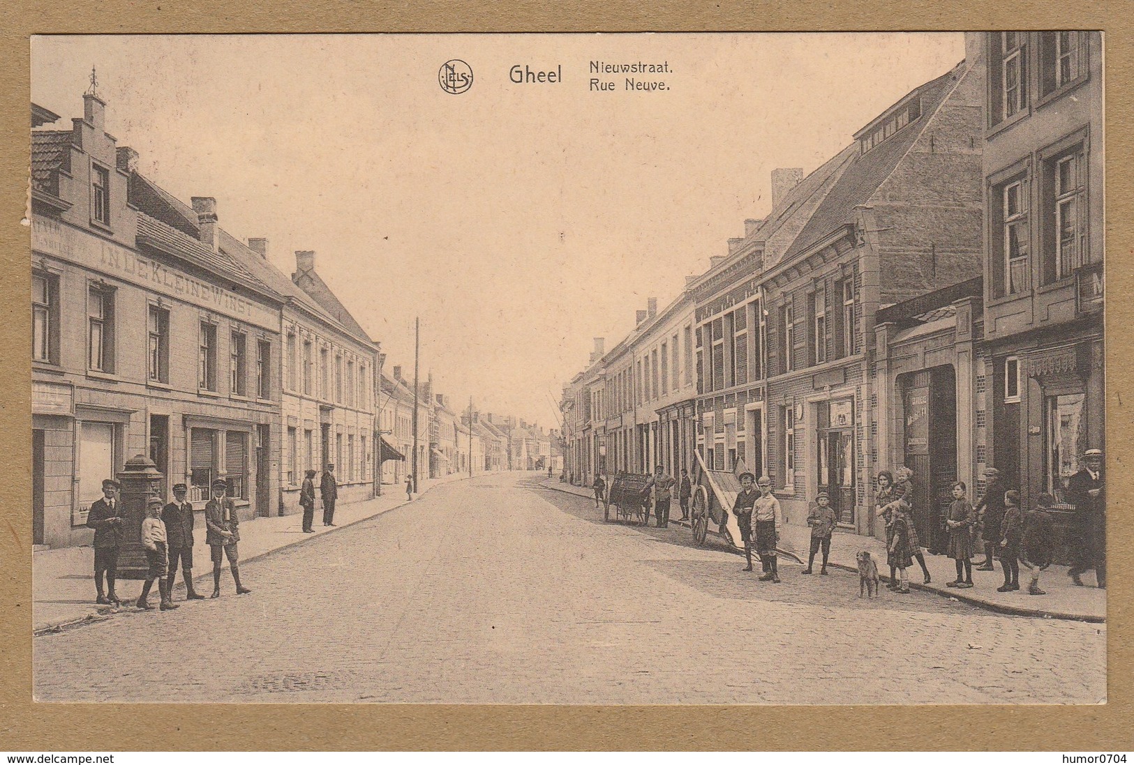 Geel Gheel  Nieuwstraat.  Rue Neuve. Met Volk. - Geel