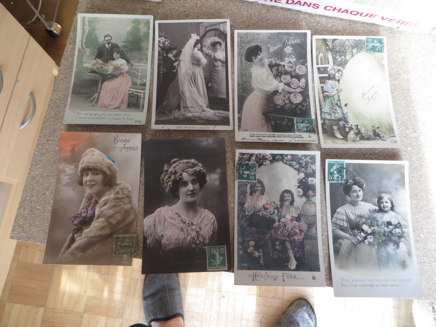 ENVIRON 80 cartes postales ,fantaisies et illustrateurs ,vendue en 1 lot ,pése 366 grammes sans emballage