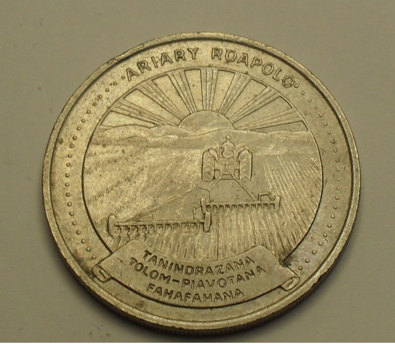 1983 - Madagascar, Democratic Republic - 20 ARIARY - KM 14b - Madagascar