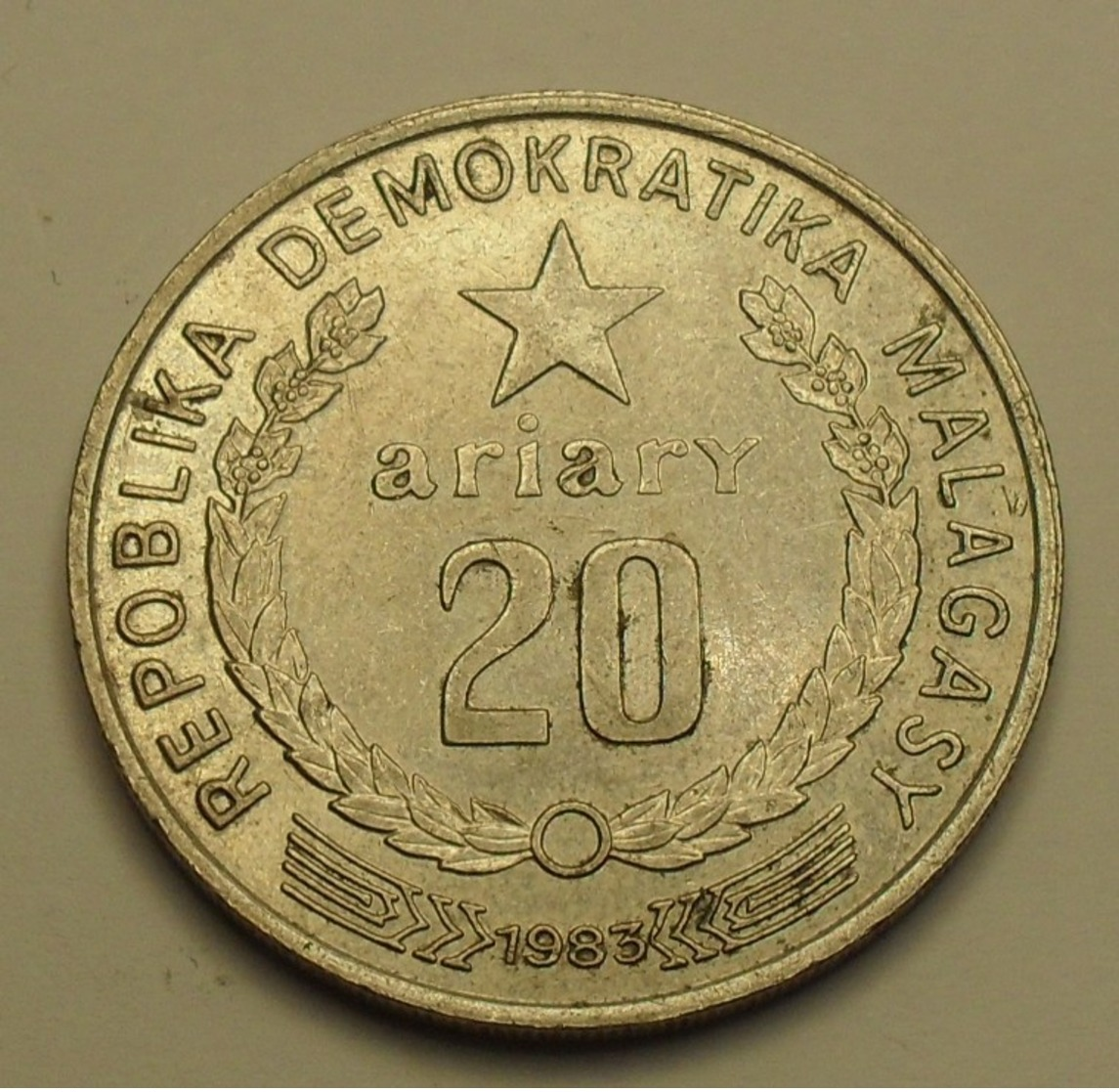 1983 - Madagascar, Democratic Republic - 20 ARIARY - KM 14b - Madagascar