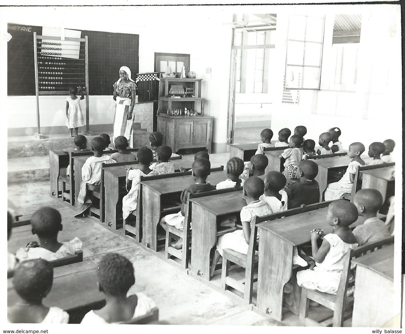 Photo Du Service De L'info Et Propagande Du Congo Belge " Ecole Pour Filles  Elisabethville " 12 X 10 Cm - Congo Belge