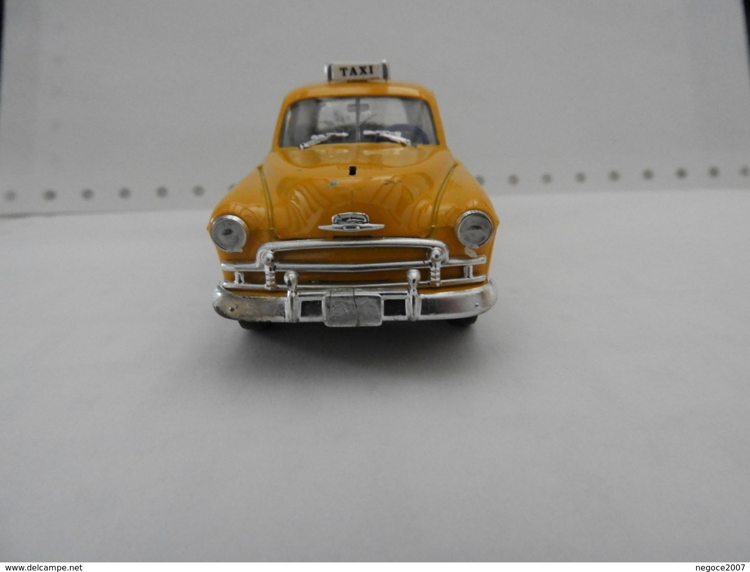 Chevrolet 1950 Taxi En Métal Au 1/43éme Made In France - Solido