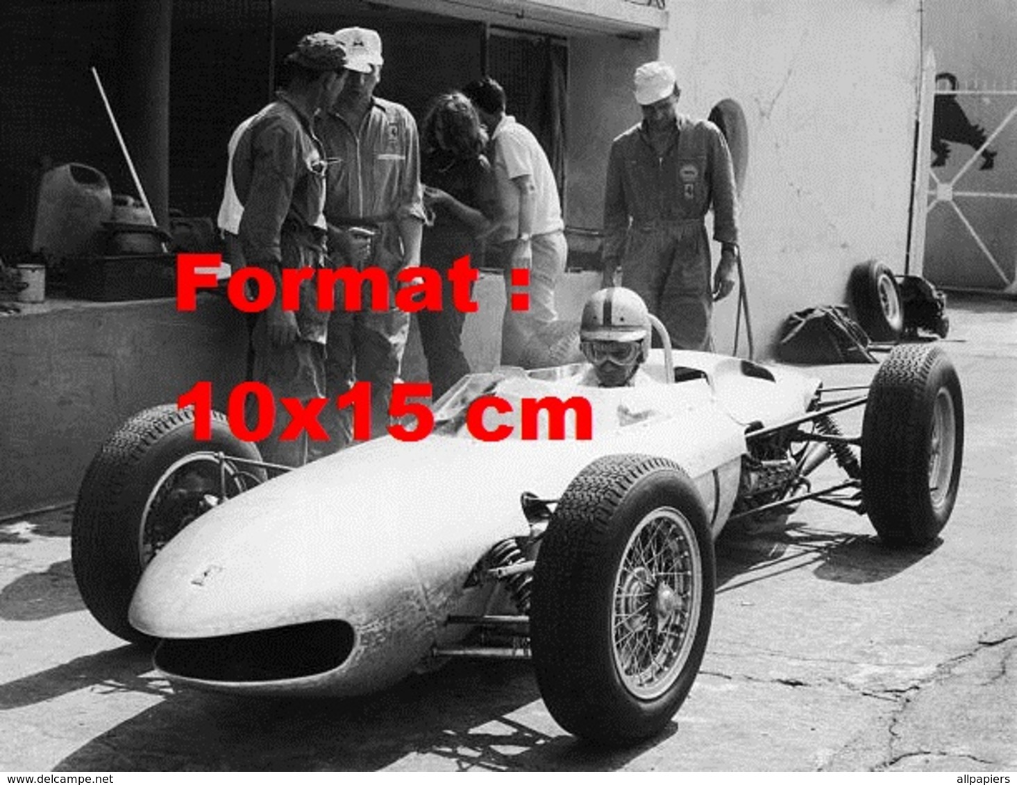 Reproduction D'une Photographie Ancienne D'une Ferrari 156 Au Grand Prix De Monza En 1962 - Autres & Non Classés