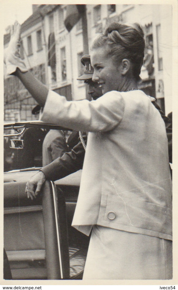 Bruxelles 1999   "  Mariage Princier Mathilde -  Mathilde Saluant La Foule !  " - Beroemde Personen