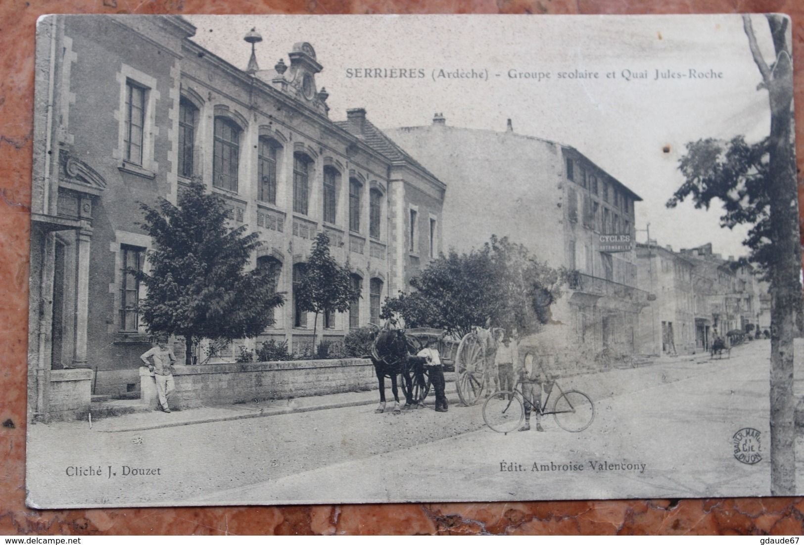 SERRIERES (07) - GROUPES SCOLAIRE ET QUAI JULES ROCHE - Serrières