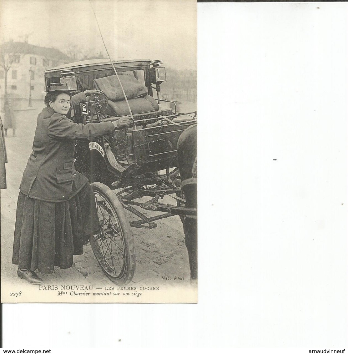 75-PARIS NOUVEAU LES FEMMES COCHER  CHARNIER MONTANT SUR SON SIEGE - Transport Urbain En Surface