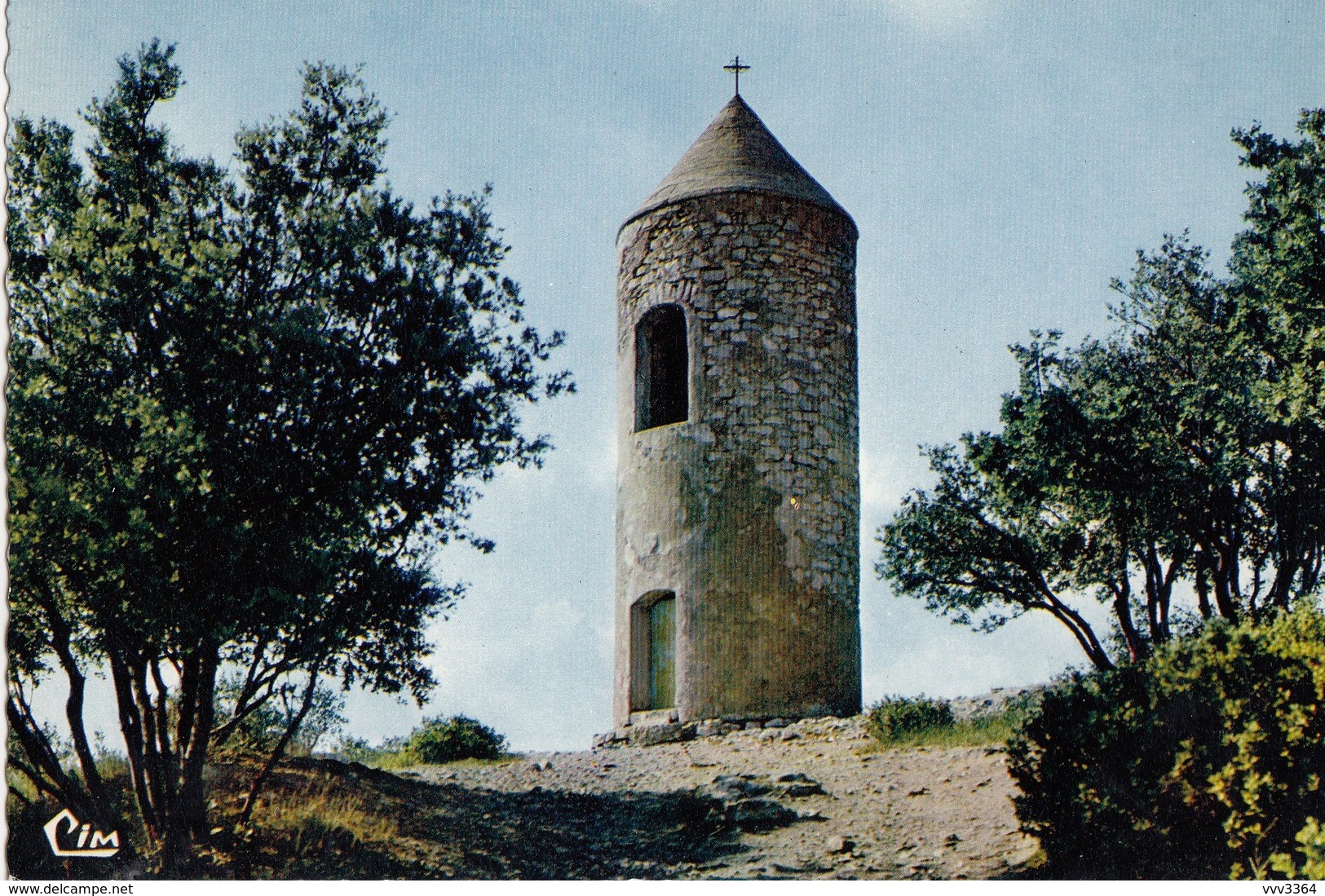 TRETS: Clocher De St Jean-du-Puy - Trets