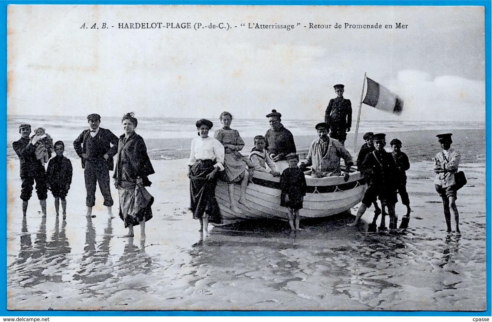 CPA 62 HARDELOT-PLAGE - "L'Atterrissage" - Retour De Promenade En Mer * Scène De Plage - Andere & Zonder Classificatie