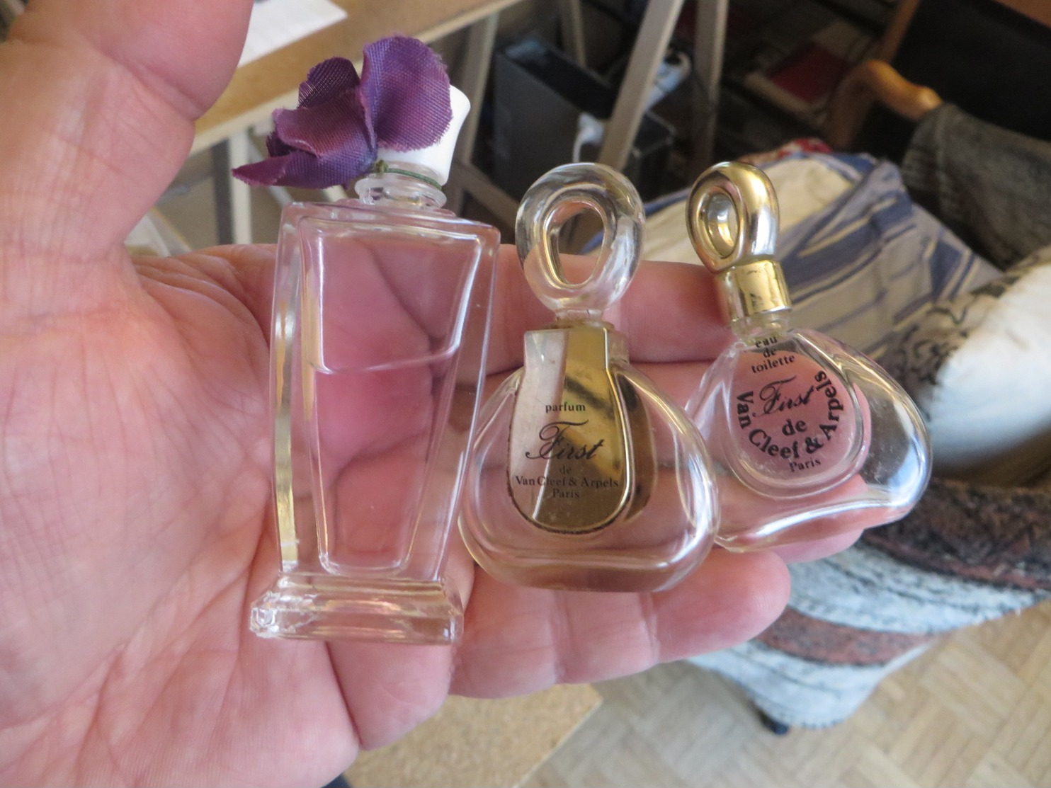 important lot de 40 environ PARFUM miniatures dont certains assez rare ,vraiment à etudier(lire description)