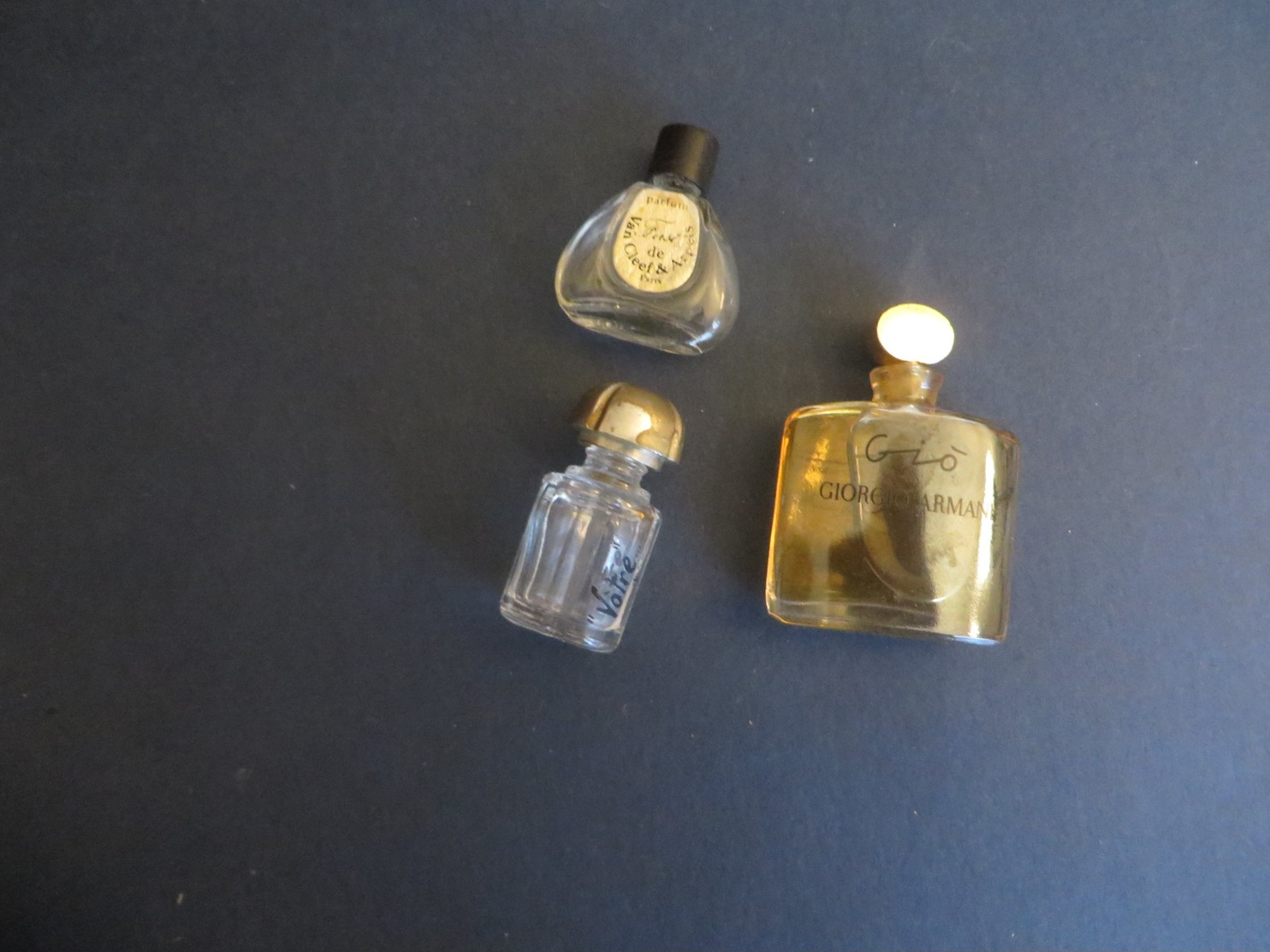 important lot de 40 environ PARFUM miniatures dont certains assez rare ,vraiment à etudier(lire description)