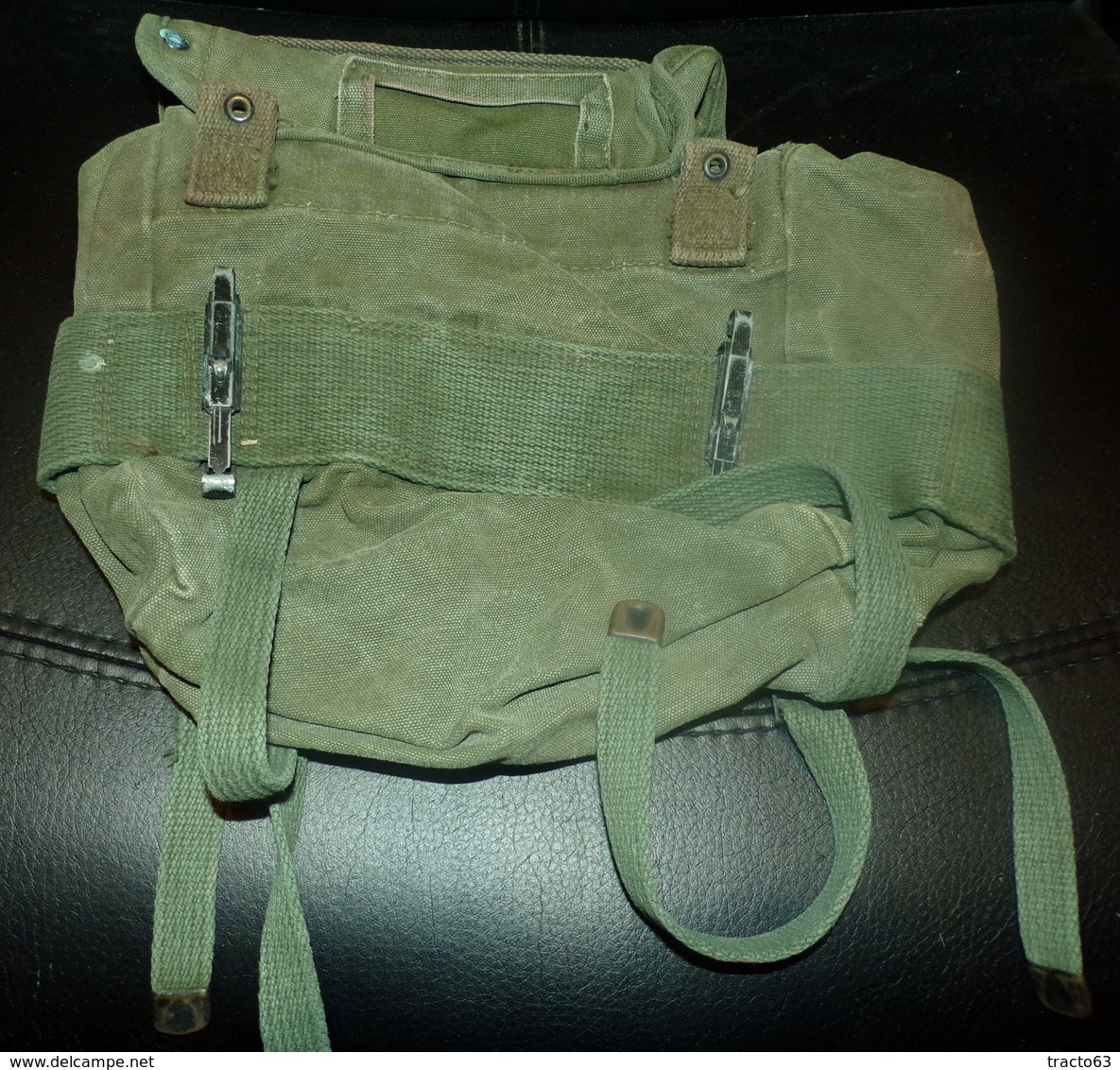 ARMEE AMERICAINE U.S :PETITE  MUSETTE AVEC MARQUAGE U.S , ATTACHE POUR LE PORT AVEC LE BRELAGE  , BON ETAT VOIR PHOTO . - Equipement