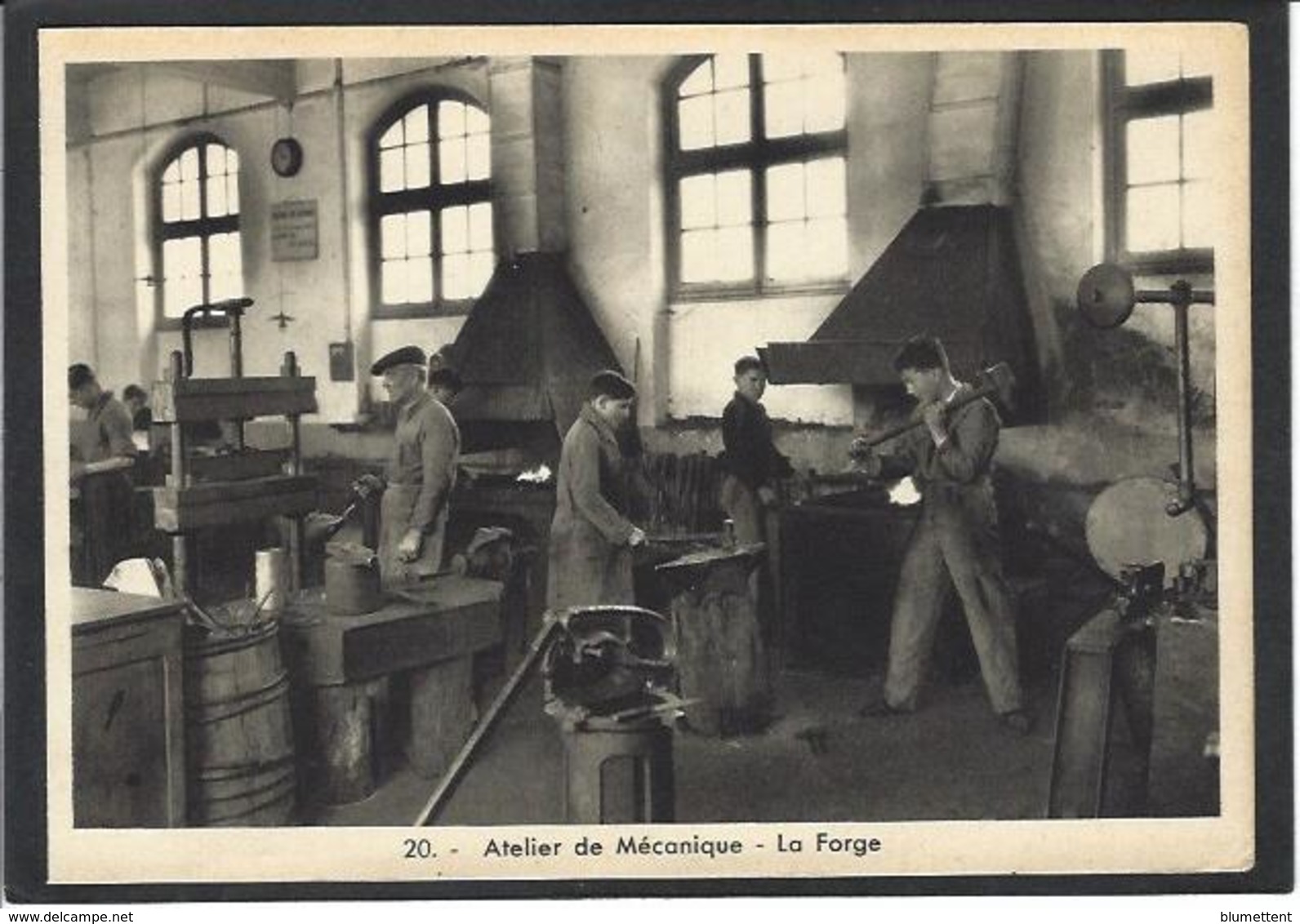 CPSM Nice Alpes Maritimes Patronage Saint Pierre éditions MAR Métier Non Circulé Voir Scan Du Dos Forge - Old Professions