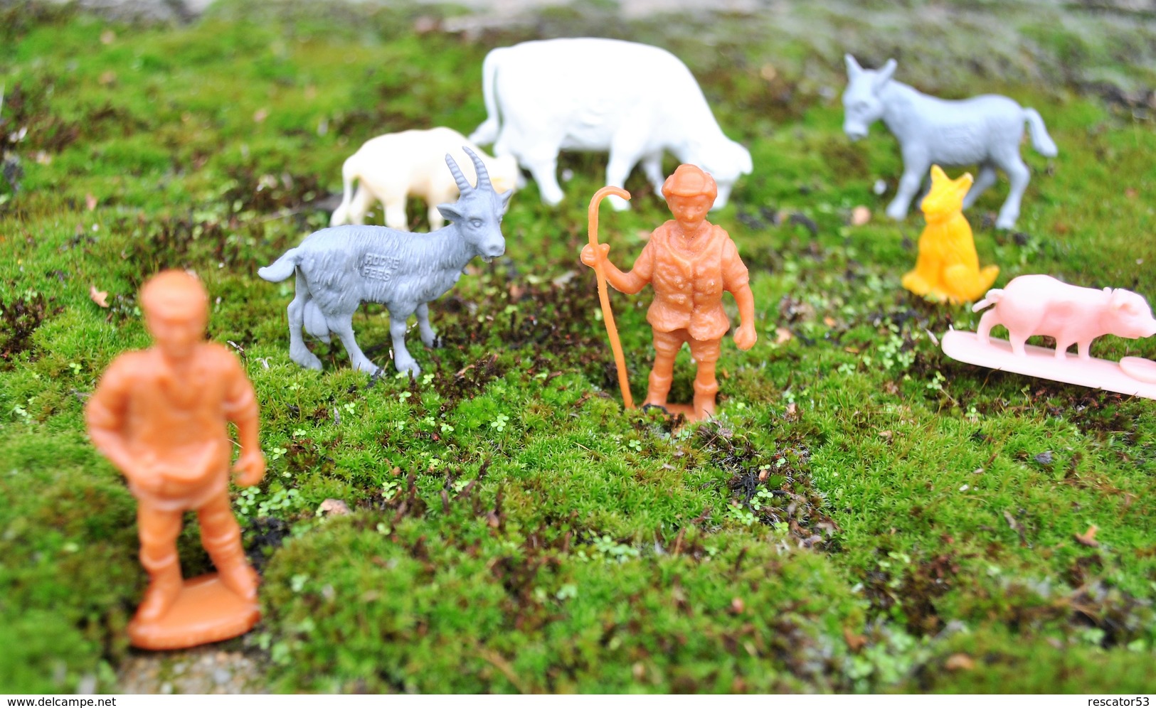 Rare Lot De Petites Figurines Animaux Et Personnages De La Ferme  Publicitaires La Roche Aux Fées - Toy Memorabilia