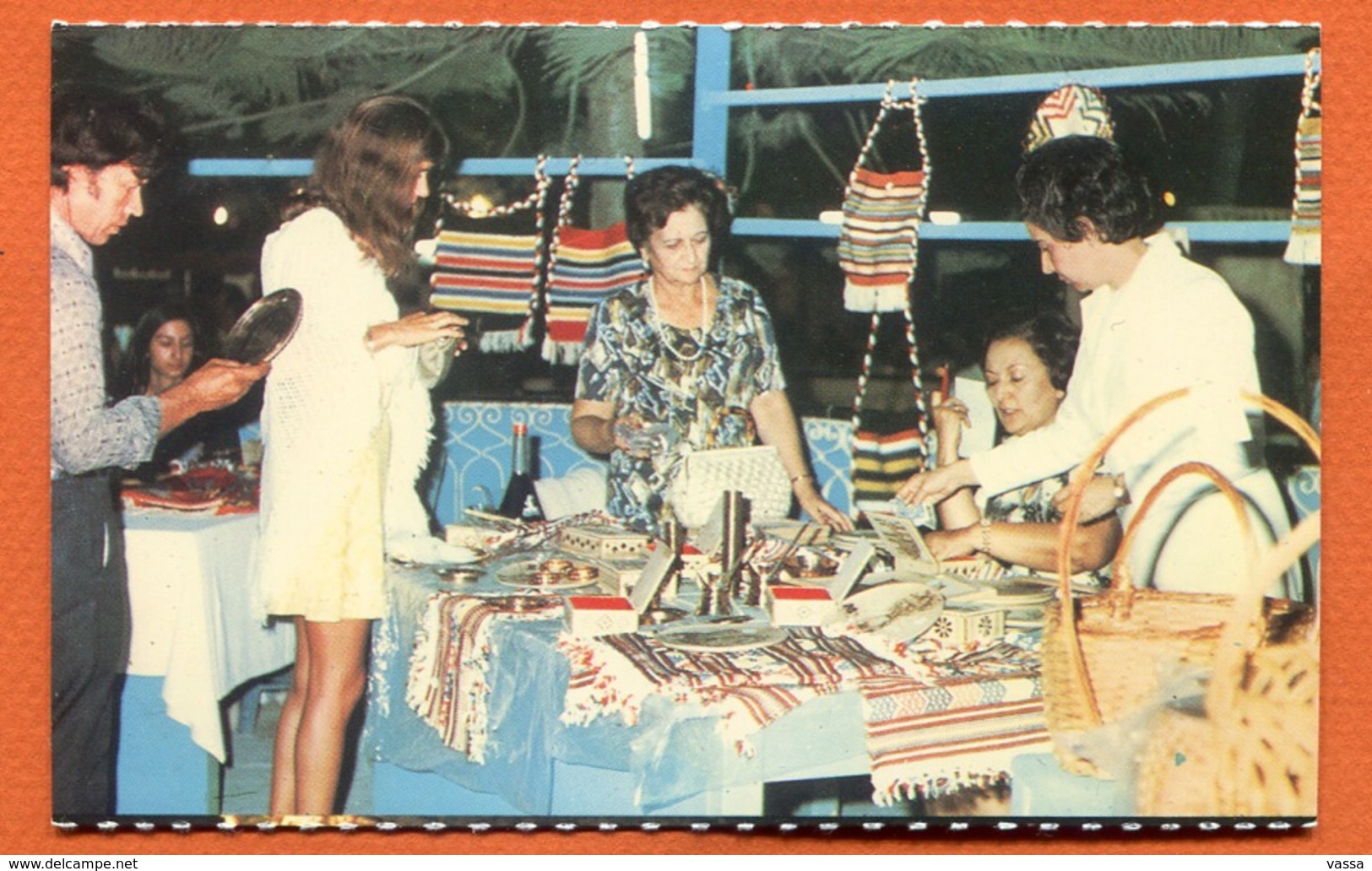 CYPRUS  - Hand -made Articles For Sale - PC From The Wine Festival Of LIMASSOL 1968 .publ. DIXON. Chypre - Chypre