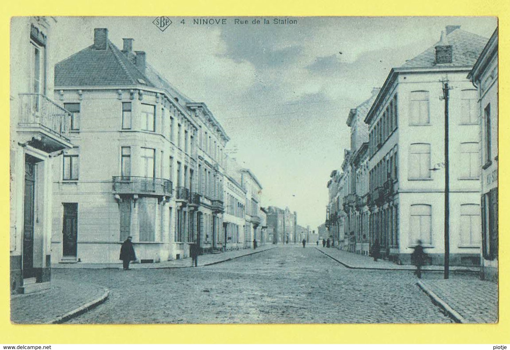 * Ninove (Oost Vlaanderen) * (SBP, Nr 4) Rue De La Station, Stationstraat, Straatzicht, Rare, Prachtkaart, Animée, TOP - Ninove