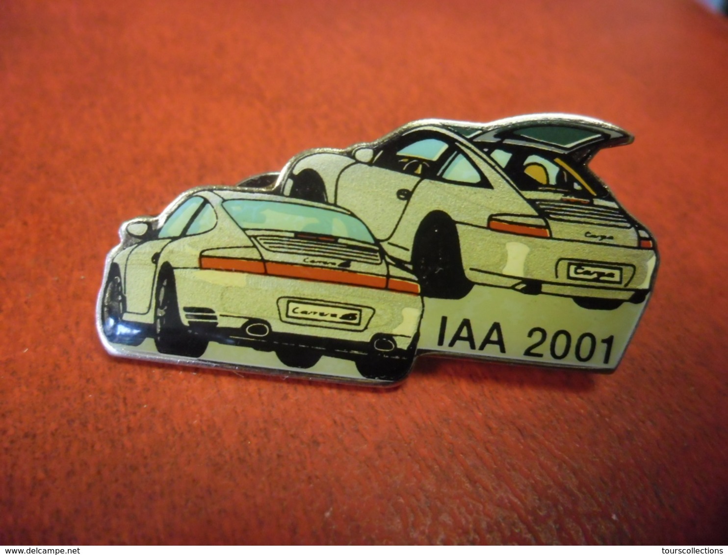 GRAND PIN'S AUTOMOBILE LUXE PORSCHE 911 CARRERA 4S Et TARGA IAA 2001 - Made In Germany @ 42 Mm X 18 Mm - Porsche