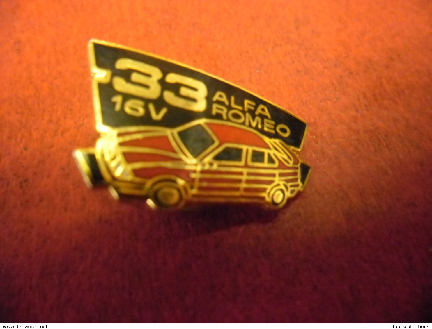 PIN'S AUTOMOBILE ALFA ROMEO 33 16V (1989 - 1995) 3° Série @ 26 Mm X 13 Mm - Alfa Romeo