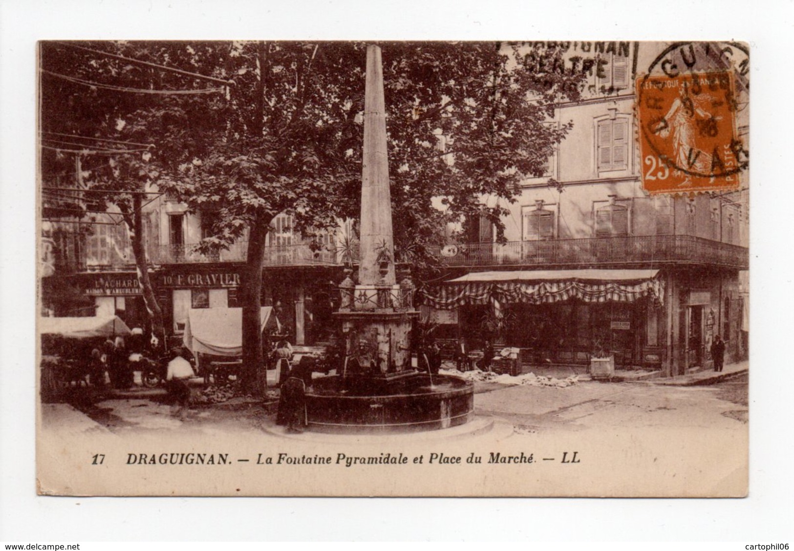 - CPA DRAGUIGNAN (83) - La Fontaine Pyramidale Et Place Du Marché 1928 - Editions Lévy N° 17 - - Draguignan