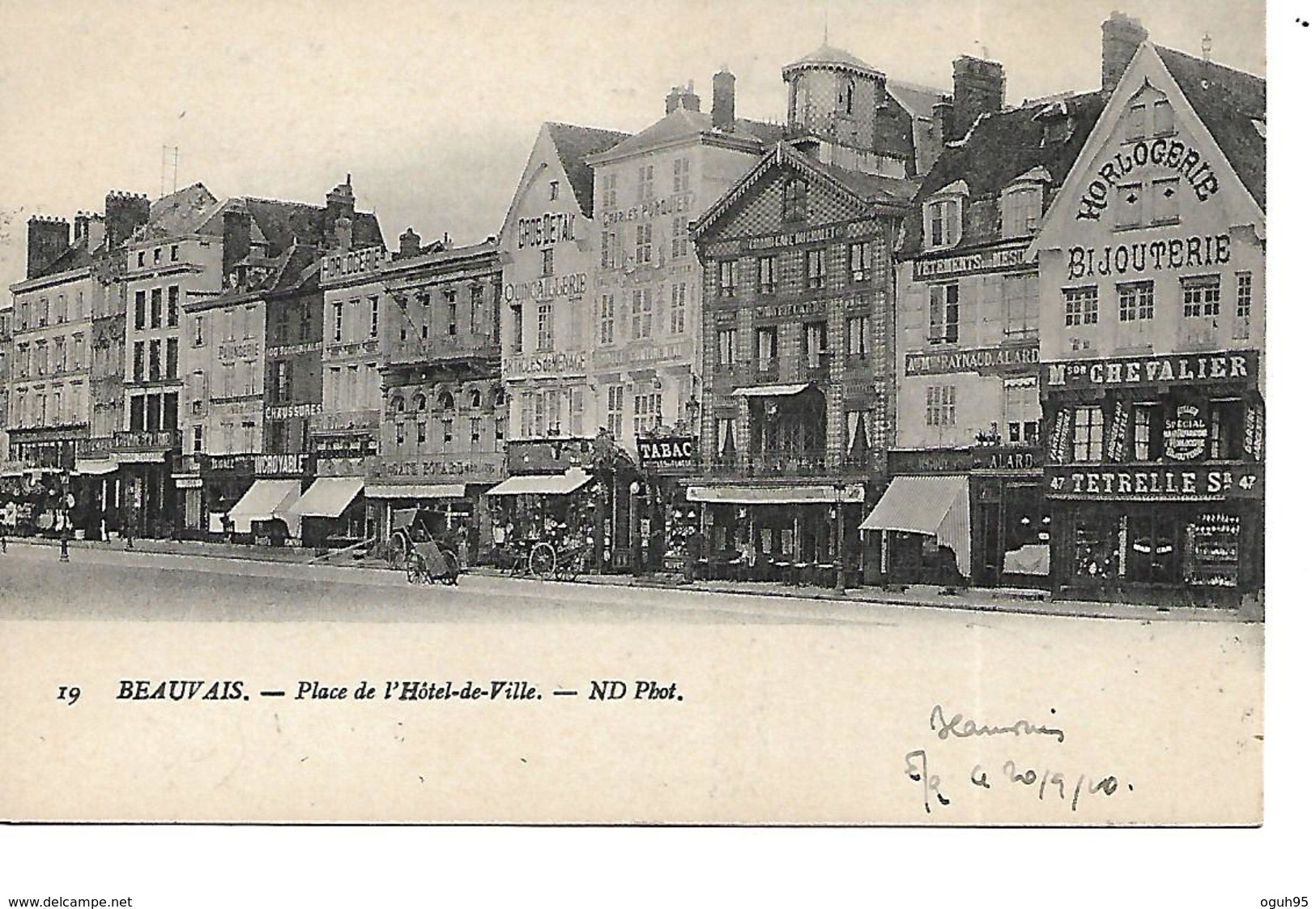 60 - BEAUVAIS - Place De L'Hôtel De Ville (Commerces) - Beauvais