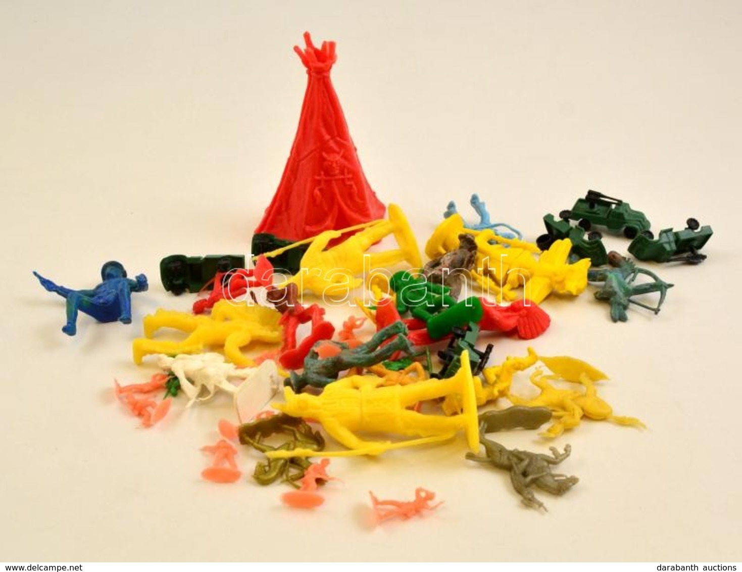 Műanyag Játékkatonák és Egyéb Figurák, 42 Db - Other & Unclassified
