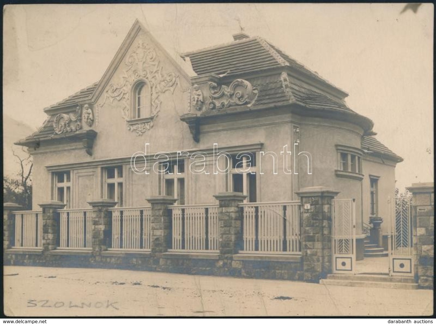 Cca 1925 Szolnoki Ház. Altmann és Halász építőmesterek Pecséttel Ellátott Reklám Fotója. 15x11 Cm - Other & Unclassified