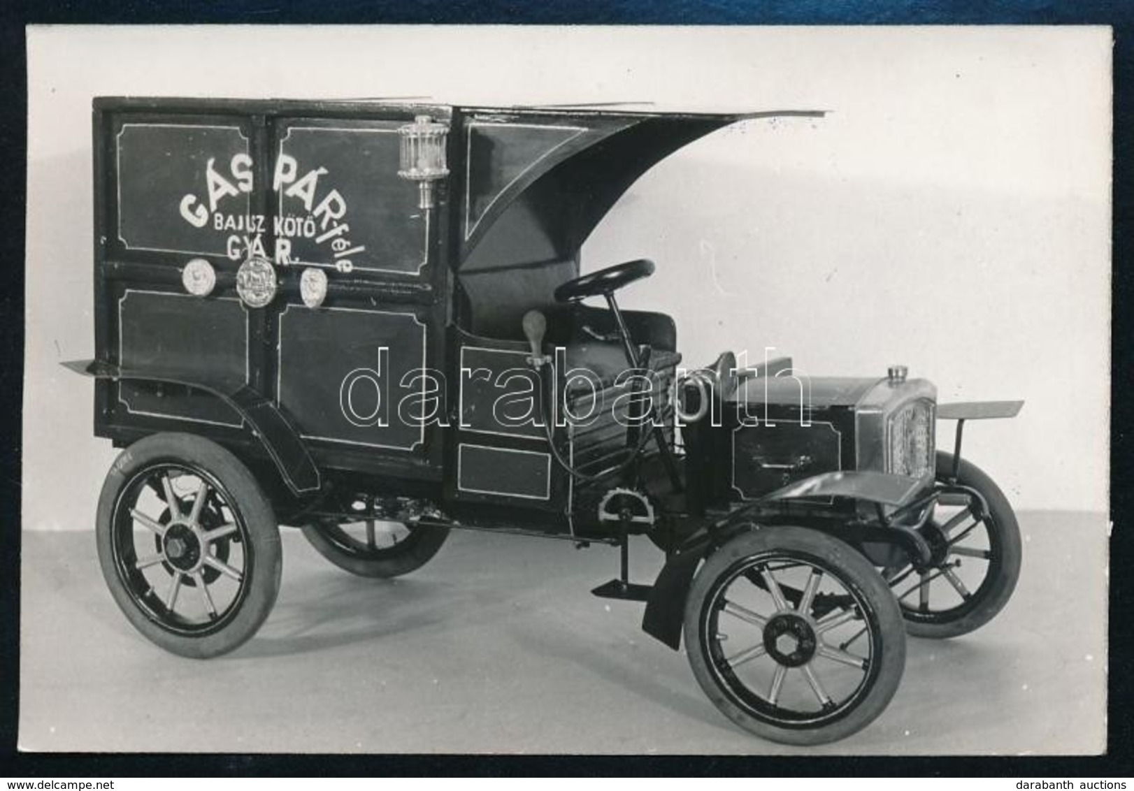 1902 Gáspár-féle Bajuszkötő Gyár Autója, Későbbi Előhívás, Hátoldalon Feliratozva, 6,5x9,5 Cm - Autres & Non Classés
