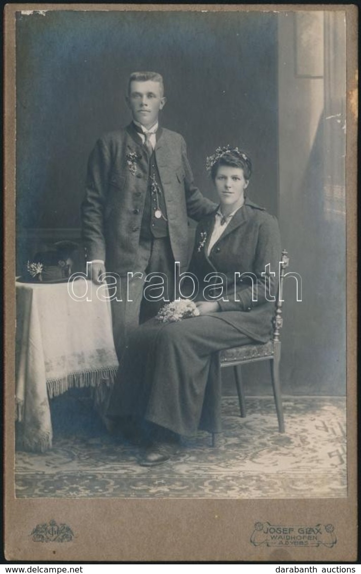 Cca 1890 Osztrák Polgári öltözetű Pár / Austrian Citizens. 11x17 Cm - Autres & Non Classés