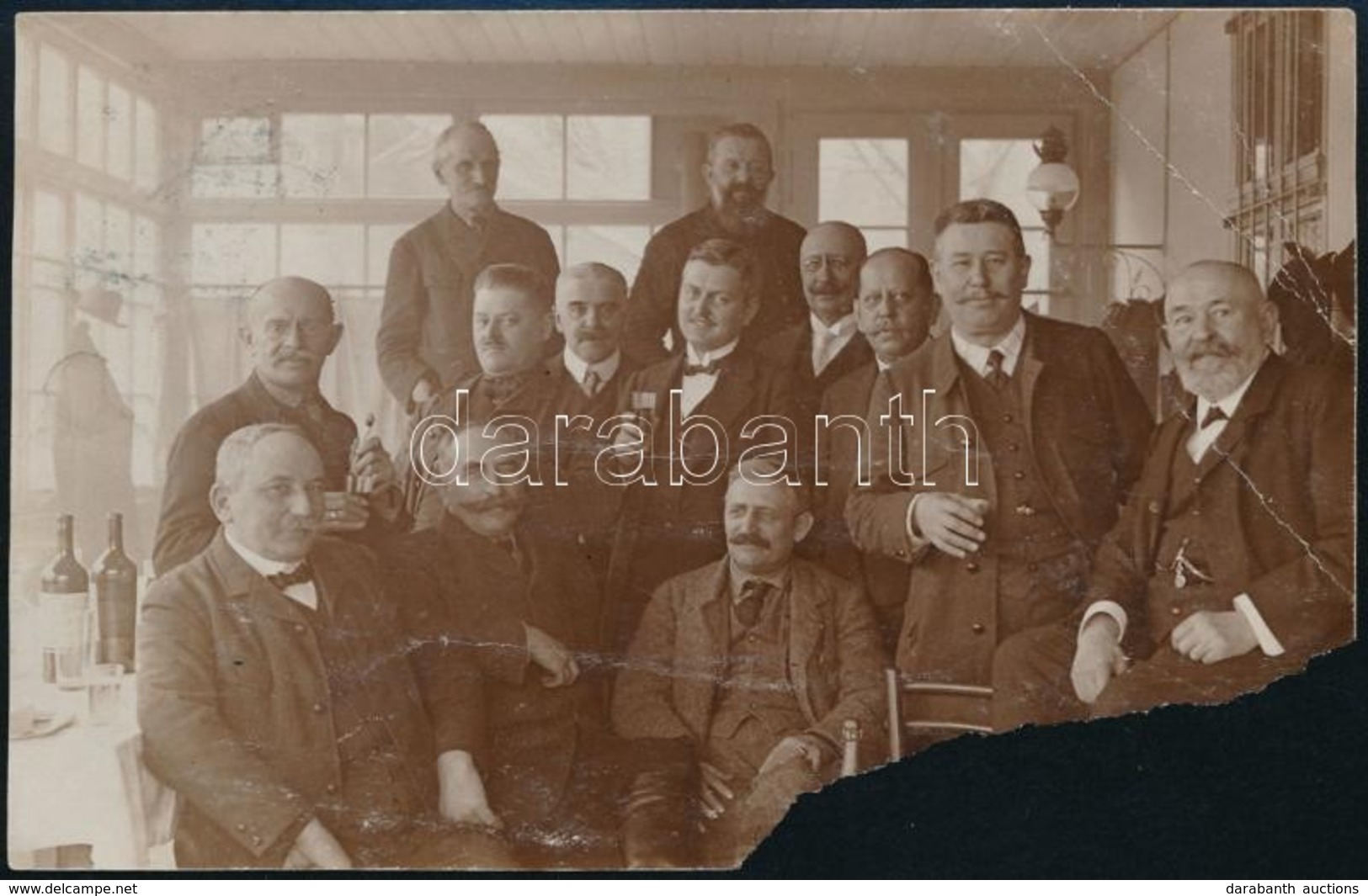 1911 Budapest-Hűvösvölgy, Társaság étteremben, Fotó, Hátulján Feliratozva, Sérült - Autres & Non Classés
