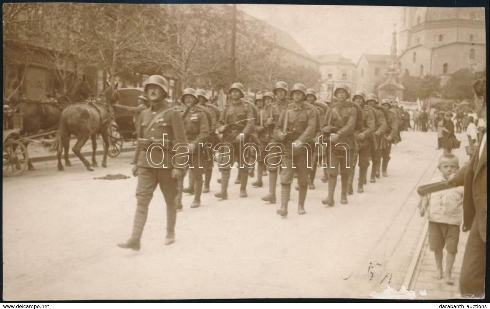 1921. Augusztus 21. Horthy Miklós Nemzeti Hadseregének Bevonulása Pécsre. Kazinczi Rudolf Felvétele 17x11 Cm - Otros & Sin Clasificación