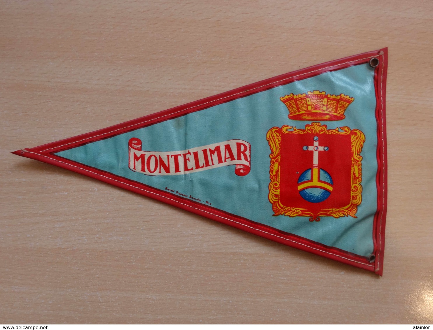 Fanion Touristique France MONTELIMAR (vintage Années 60) - (Vaantje - Wimpel - Pennant - Banderin) - Obj. 'Souvenir De'