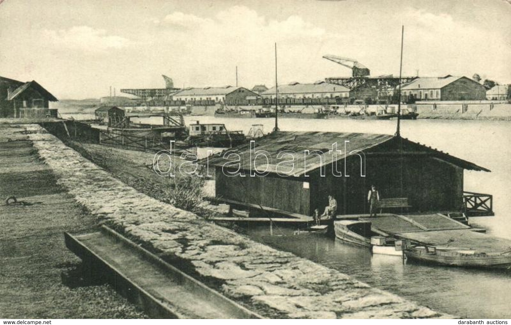 ** T2 Komárom, Komárnó; Duna Részlet A Rakparttal és Darukkal, Csónakház / Danube, Quay With Cranes And Boathouse - Unclassified