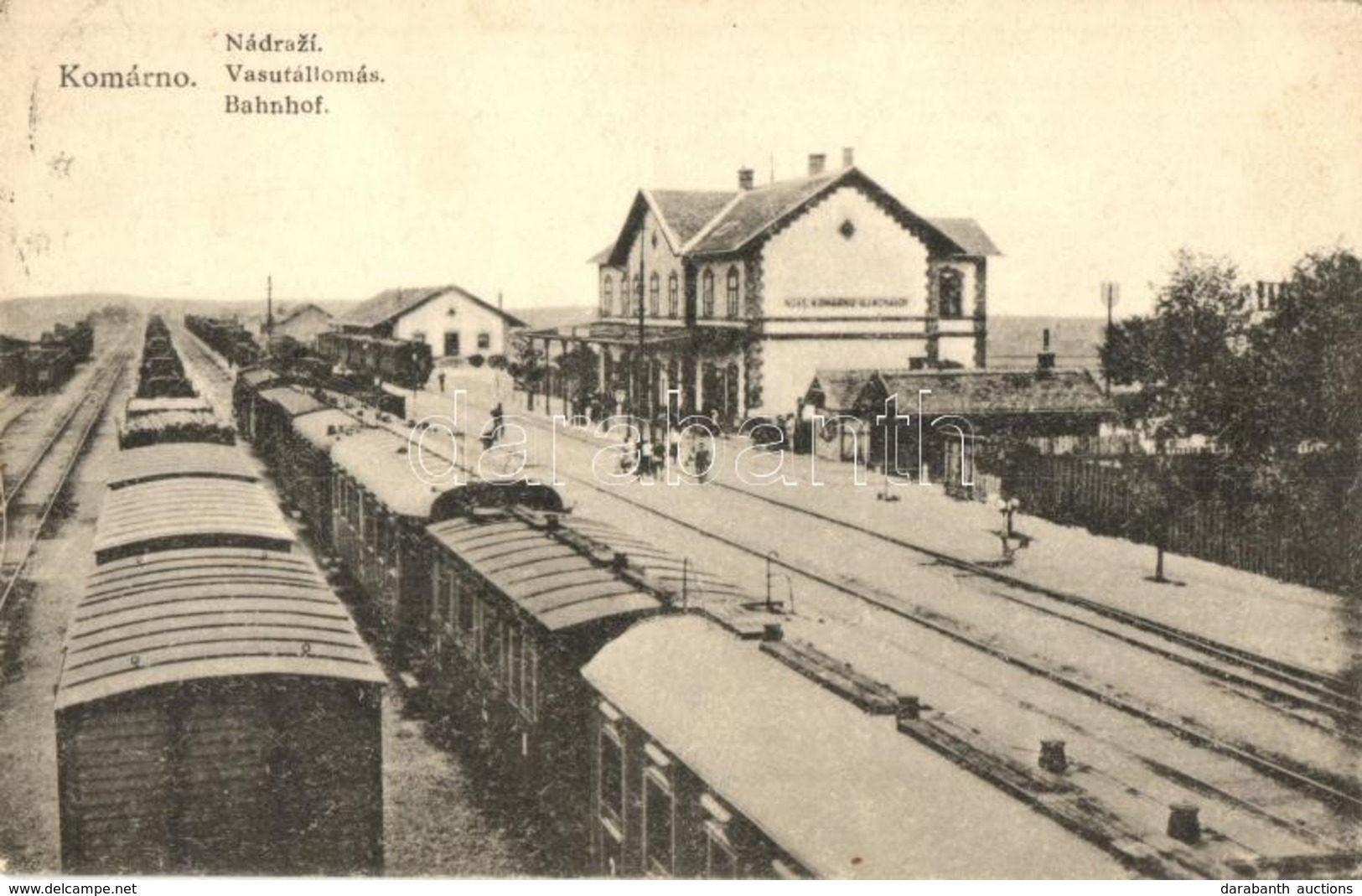 T2 Komárom, Komárnó; Vasútállomás A Vágányokkal, Vonatok / Bahnhof / Nadrazí / Railway Station With Trains - Sin Clasificación