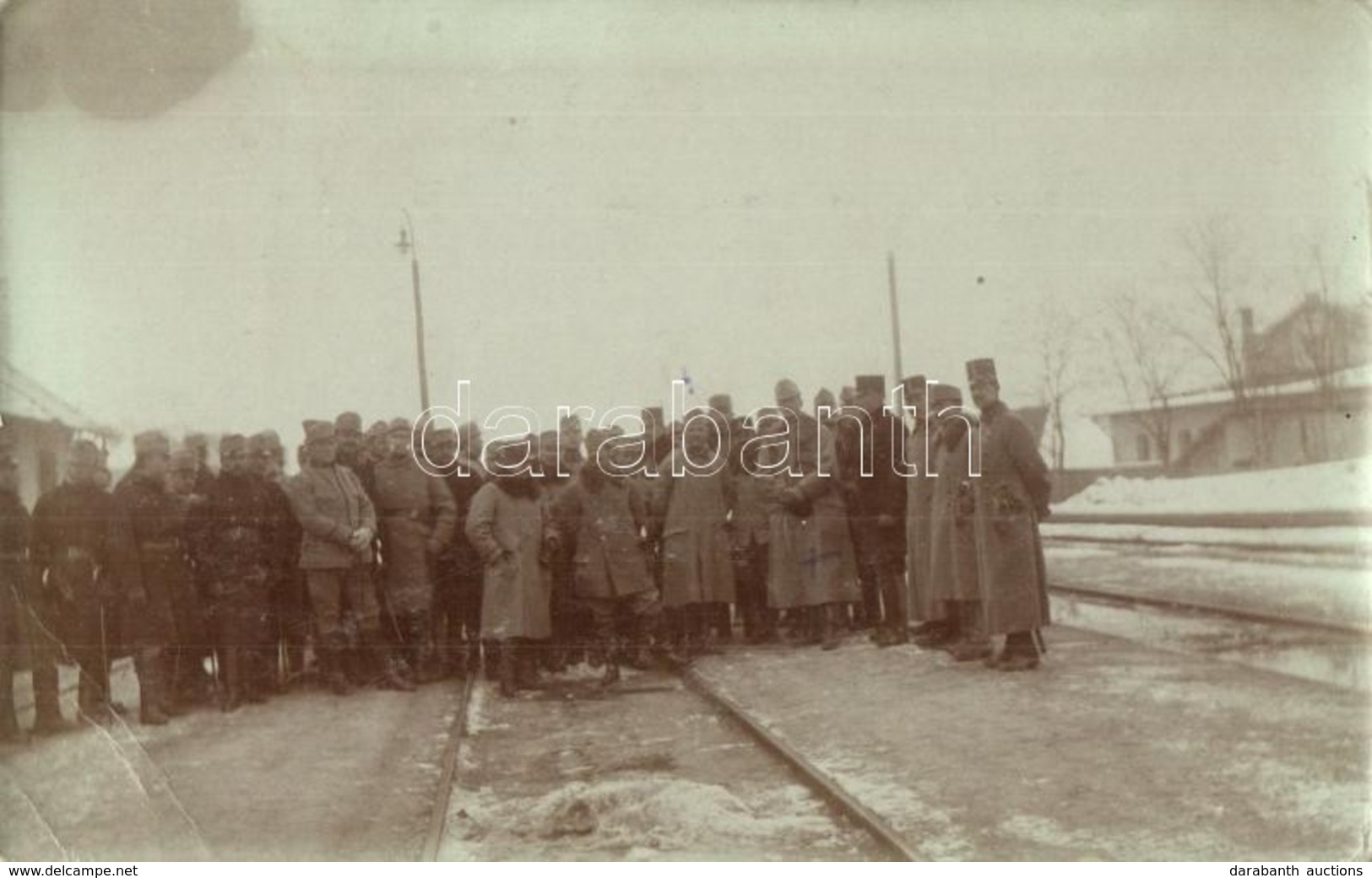* T2/T3 1915 Veszprém, Frontra Induló Katonák Télen A Vasútállomáson / WWI K.u.k. Soldiers At The Railway Station. Photo - Ohne Zuordnung