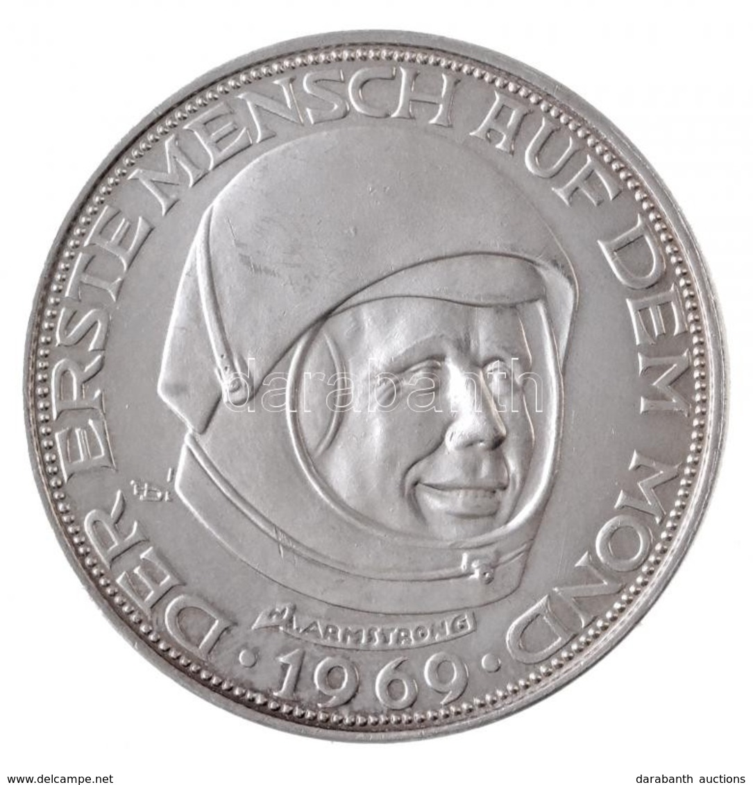 1969. 20 Lunare 'Az Első Holdpénz' Jelzett Ag Fantáziaérme (24,8g/1.000/40mm) T:1-
1969. 20 Lunare 'The First Moon Coin' - Unclassified