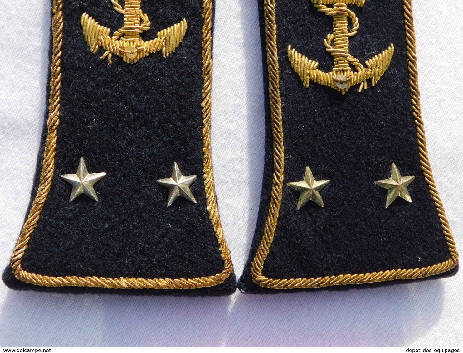 TRES BELLES ANCIENNES EPAULETTES CONTRE AMIRAL  MARINE NATIONALE .