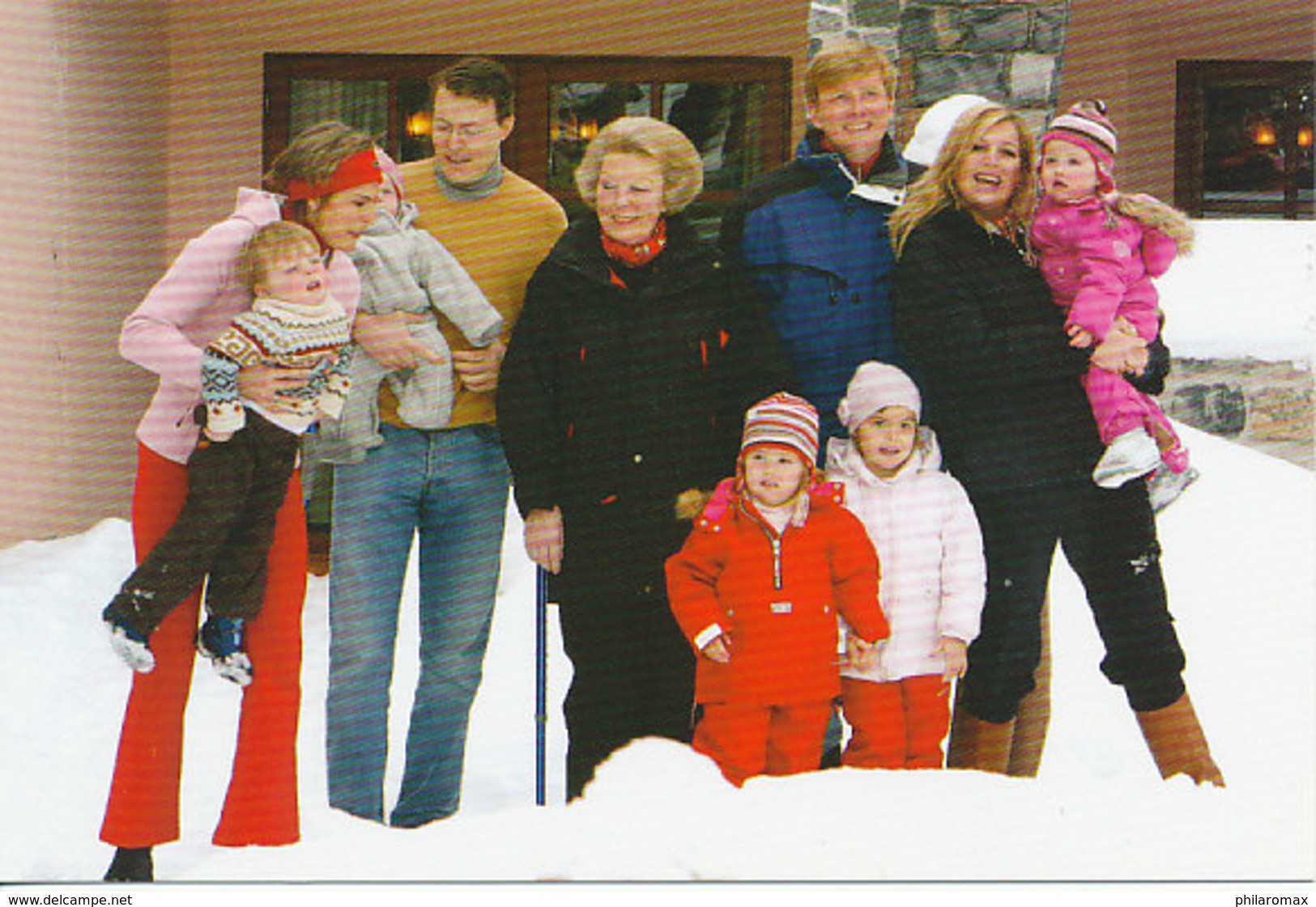 DP00627 - NETHERLANDS - DUTCH ROYALTY - QUEEN BEATRIX - ROYAL FAMILY WINTER HOLIDAYS CP ORIGINAL ROYAL PRESS 296 - Familles Royales
