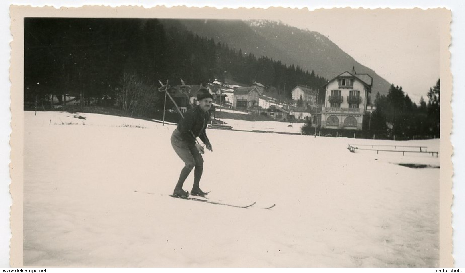 Homme Skiant Ski Lieu à Identifier Situer Chamonix? - Personnes Anonymes