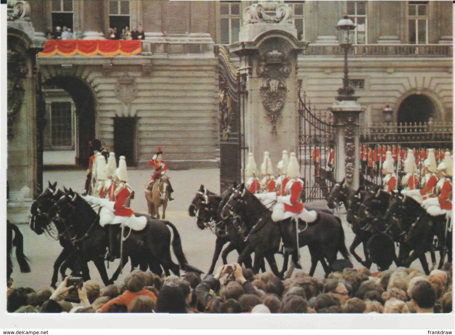 Postcard - Life Guards Riding Past H.M. The Queen  - Unused Very Good - Unclassified