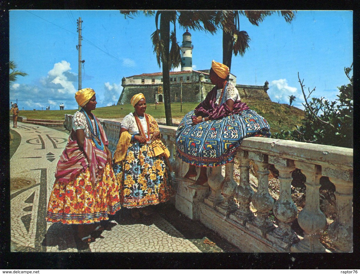 CPM Brésil SALVADOR Bahia Grupo Em Trajes Tipicos Farol Da Barra - Salvador De Bahia