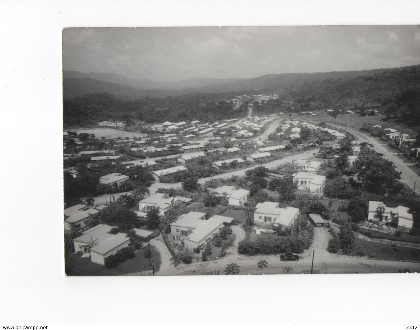 GHANA - AKOSOMBO - SUPERVISOR'S VILLAGE - CARTE PHOTO N/B - VOYAGEE EN 1964 - Ghana - Gold Coast