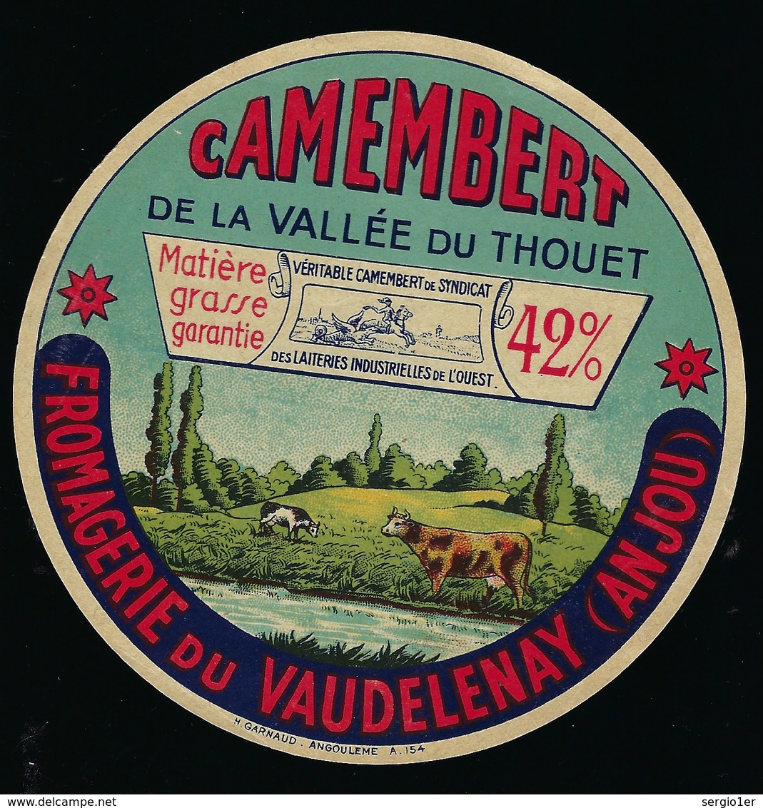 étiquette Fromage Camembert De La Vallée Du Thouet Fromagerie Du Vaudelenay Anjou "vaches" - Fromage