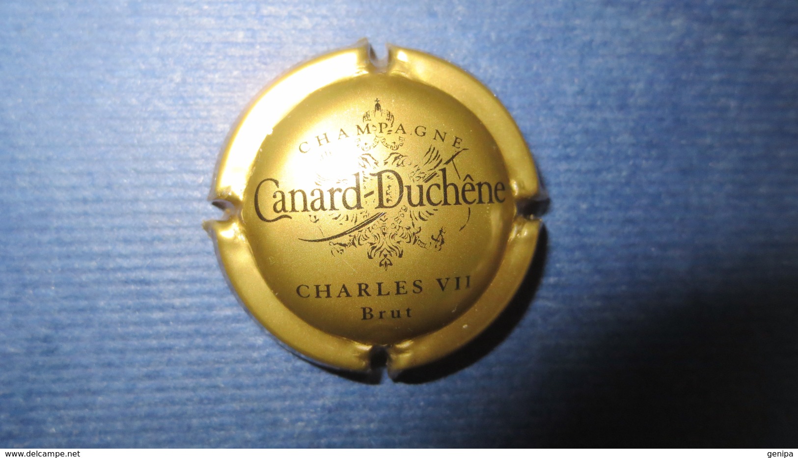 CAPSULE CHAMPAGNE CANARD DUCHENE CHARLES VII. Or Et Noir. Petit Sabre - Canard Duchêne