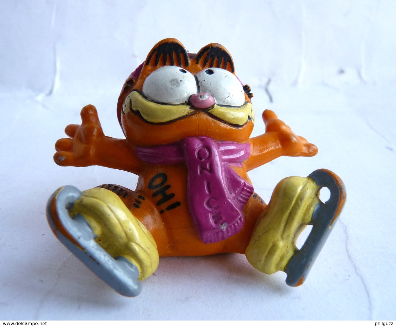 FIGURINE BULLY GARFIELD PATIN A GLACE (2) - Autres & Non Classés