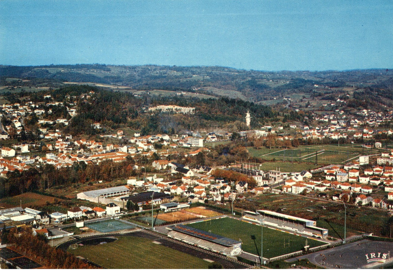 19 - BRIVE - Installations Sportives Du C.A.B. Au Fond à Droite La Plaine Des Jeux - Brive La Gaillarde