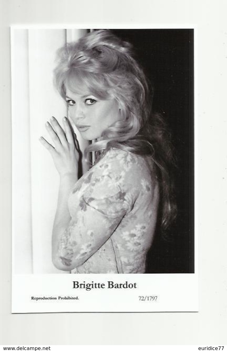 BRIGITTE BARDOT - Film Star Pin Up PHOTO POSTCARD - 72-1797 Swiftsure Postcard - Entertainers