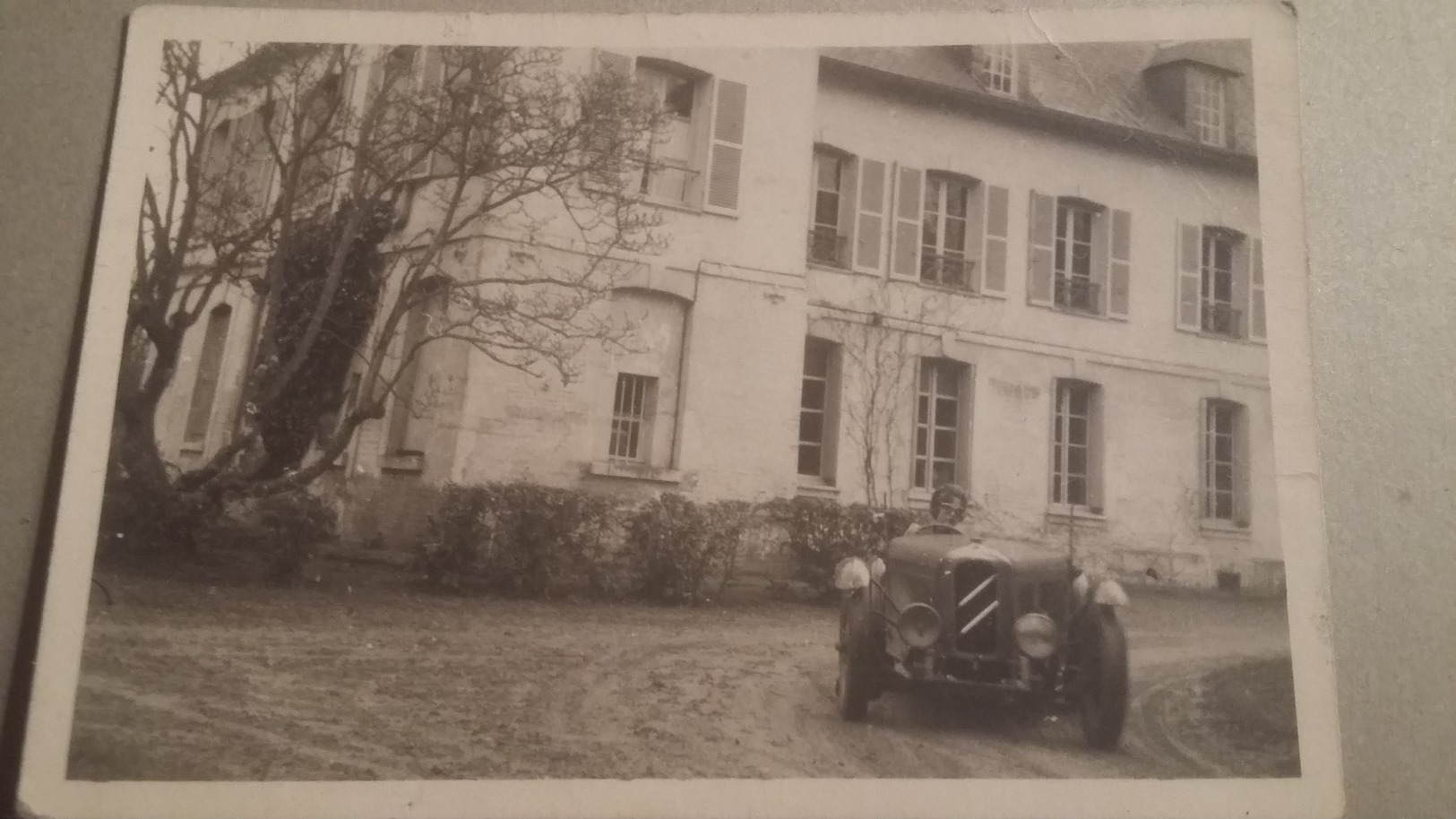 Rare Et Ancienne Photo D'une Voiture Ancienne Avec Une Femme Au Volant - Automobiles