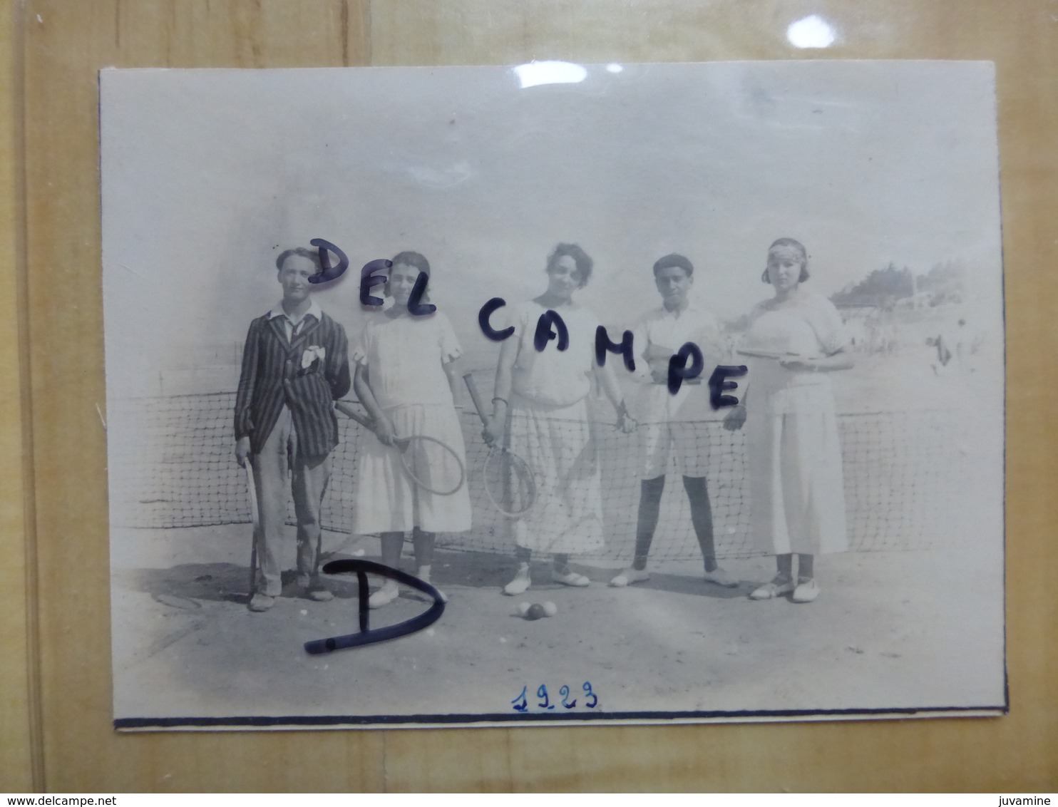 17 CHATELAILLON JOUEUSES ET JOUEURS DE TENNIS PLAGE 1923 PHOTO - Châtelaillon-Plage